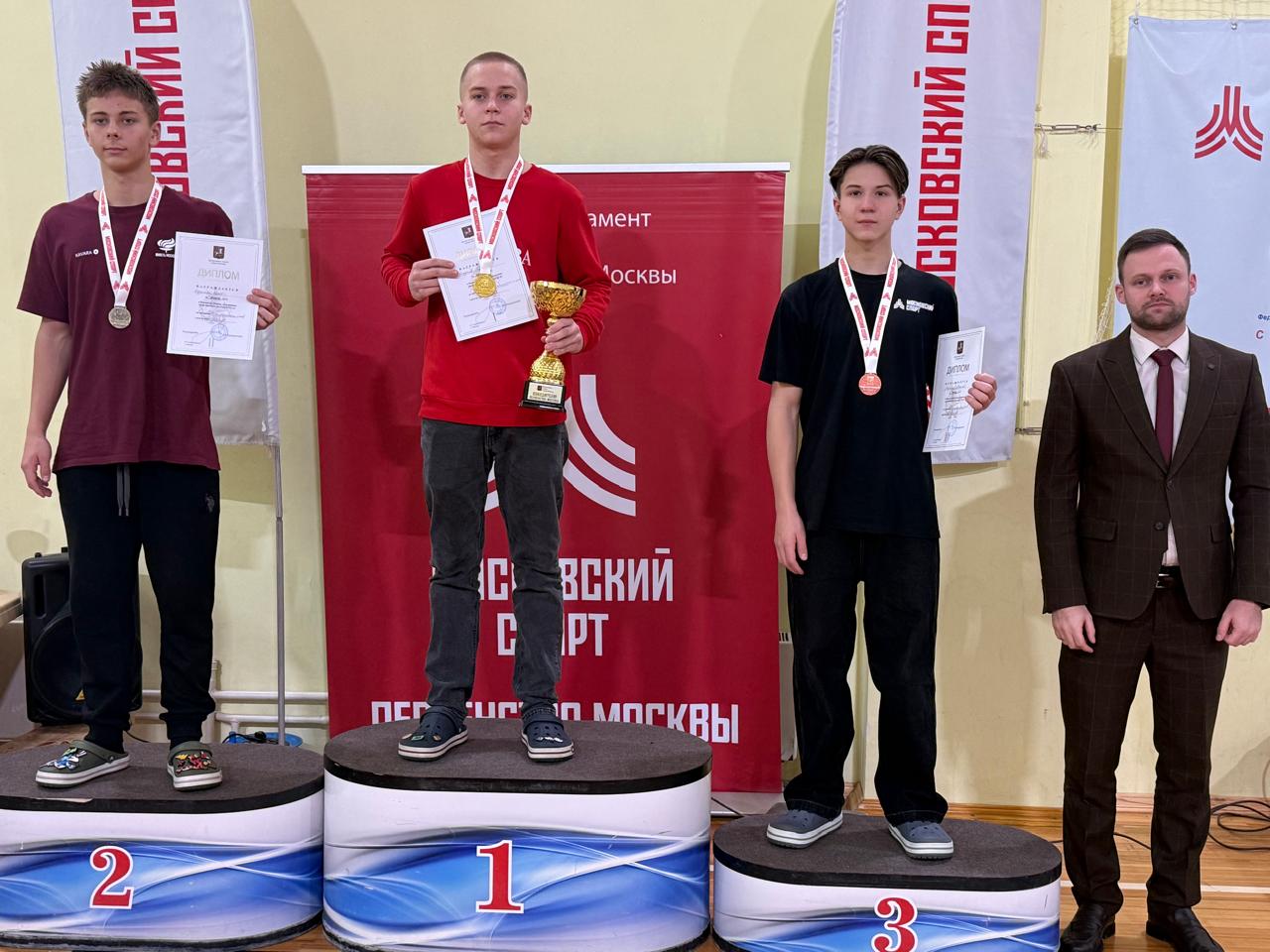 С 5-7 ноября 2025 года в бассейне ГБОУ «ЦСиО «Самбо-70» Москомспорта, отделение «Юность»  проходили соревнования «Первенство Москвы» по плаванию (бассейн 25м) среди юношей 11-13 лет и девушек 11-13 лет.