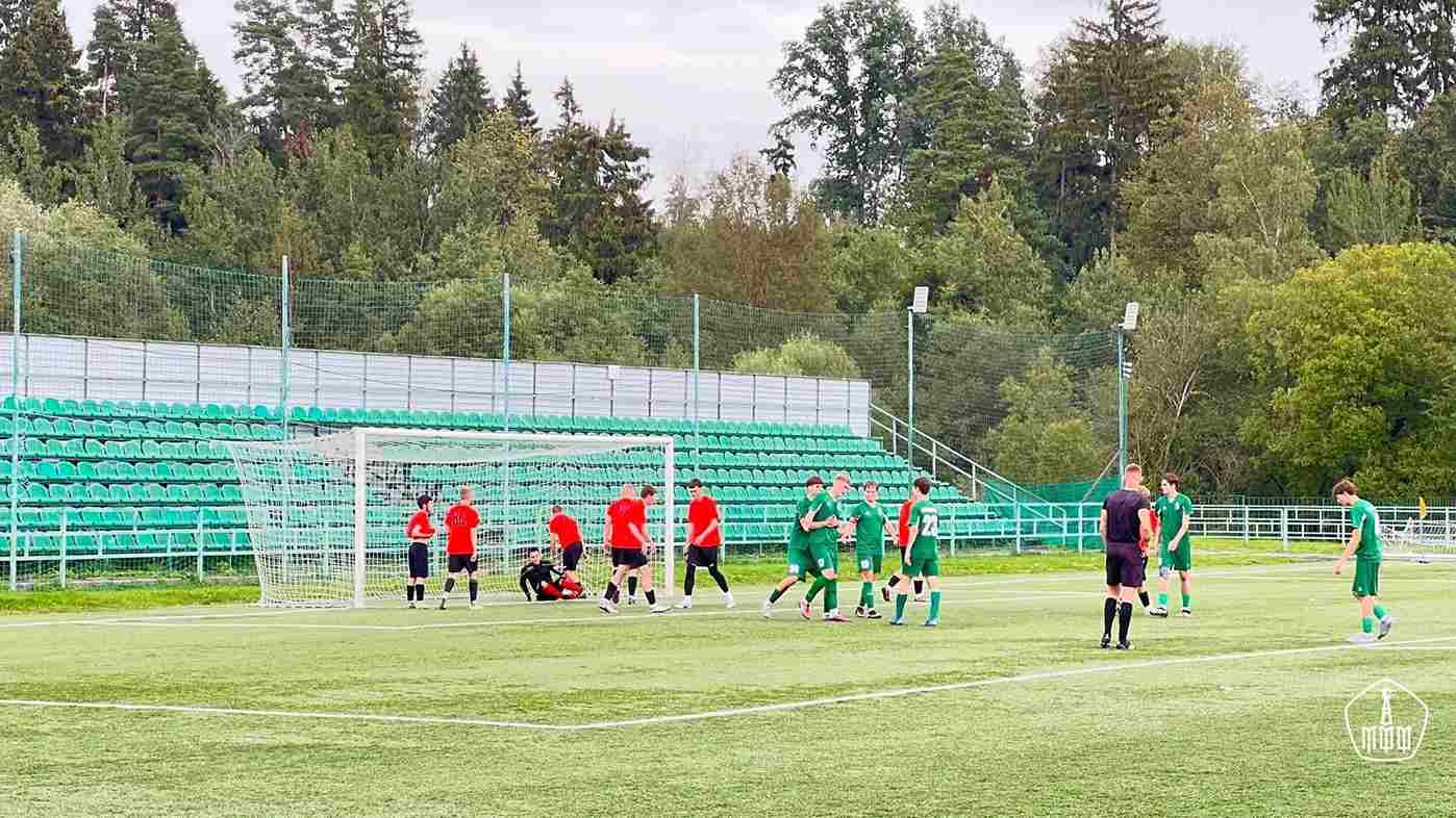 Команда Зеленоград-м продолжает выступление в Чемпионате Москвы по футболу. 